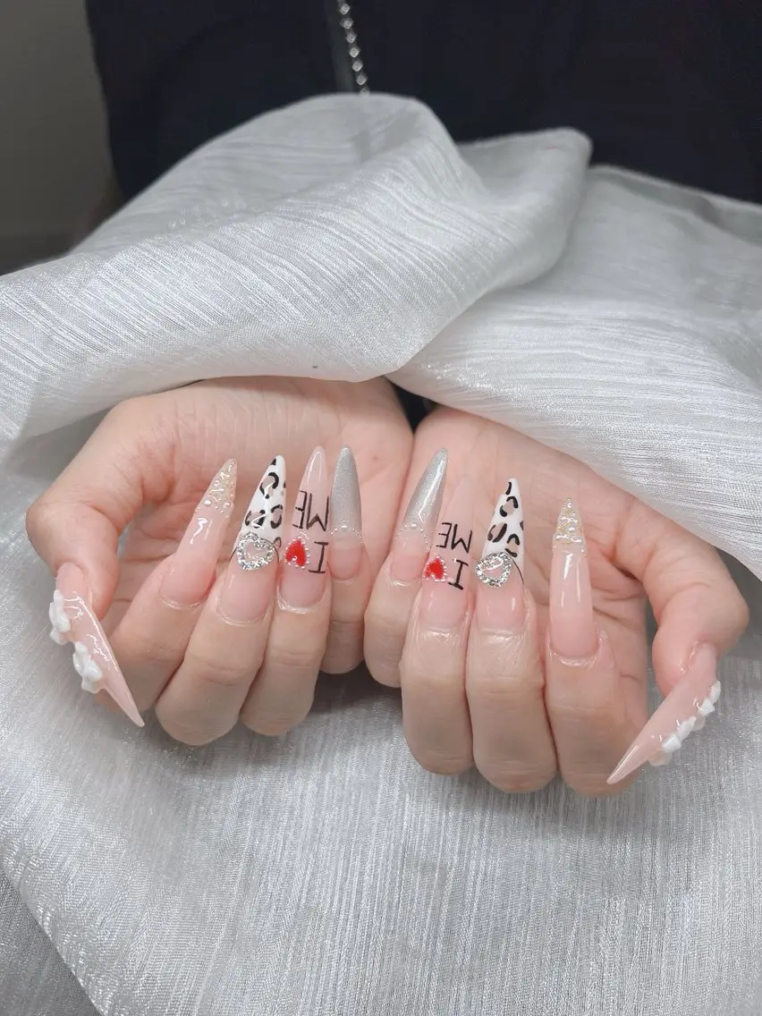 ネイル オーロラネイル チークネイル 長さ出し フットネイル フレンチネイル Lee Nails チップ長さだし専門店のネイルデザイン
