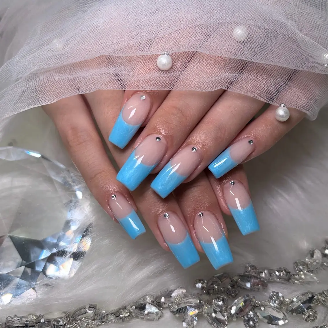 ネイル フレンチネイル スクエアネイル ハンドネイル 𝑅𝑖𝑛 🫧 アクリルスカルプのネイルデザイン