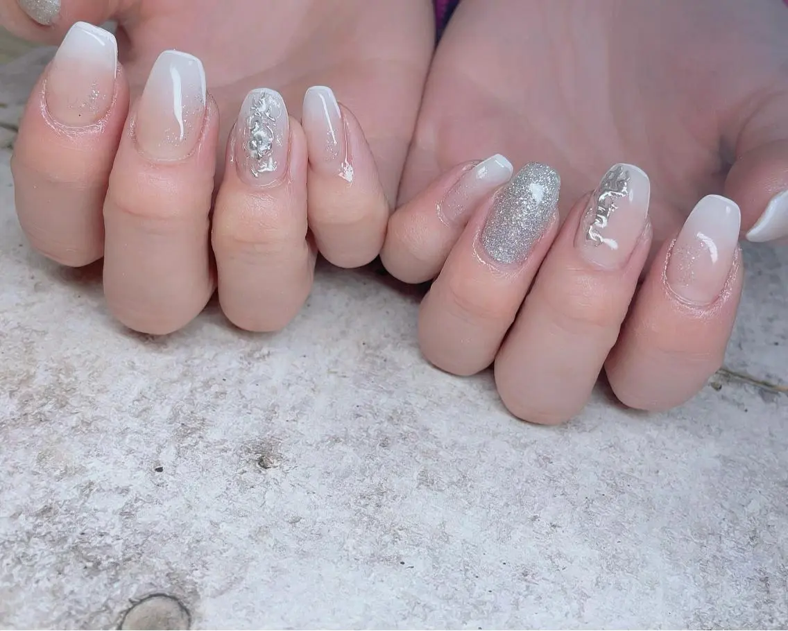 セミロング ネイル 長さ出し フレンチネイル ミラーネイル スカルプネイル ハンドネイル Nail_by N1のネイルデザイン