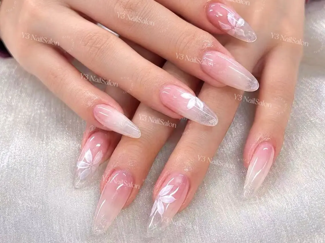 ネイル クリアネイル フラワーネイル ジェルネイル グラデーション 韓国ネイル ハンドネイル Y3 NailSalonのネイルデザイン