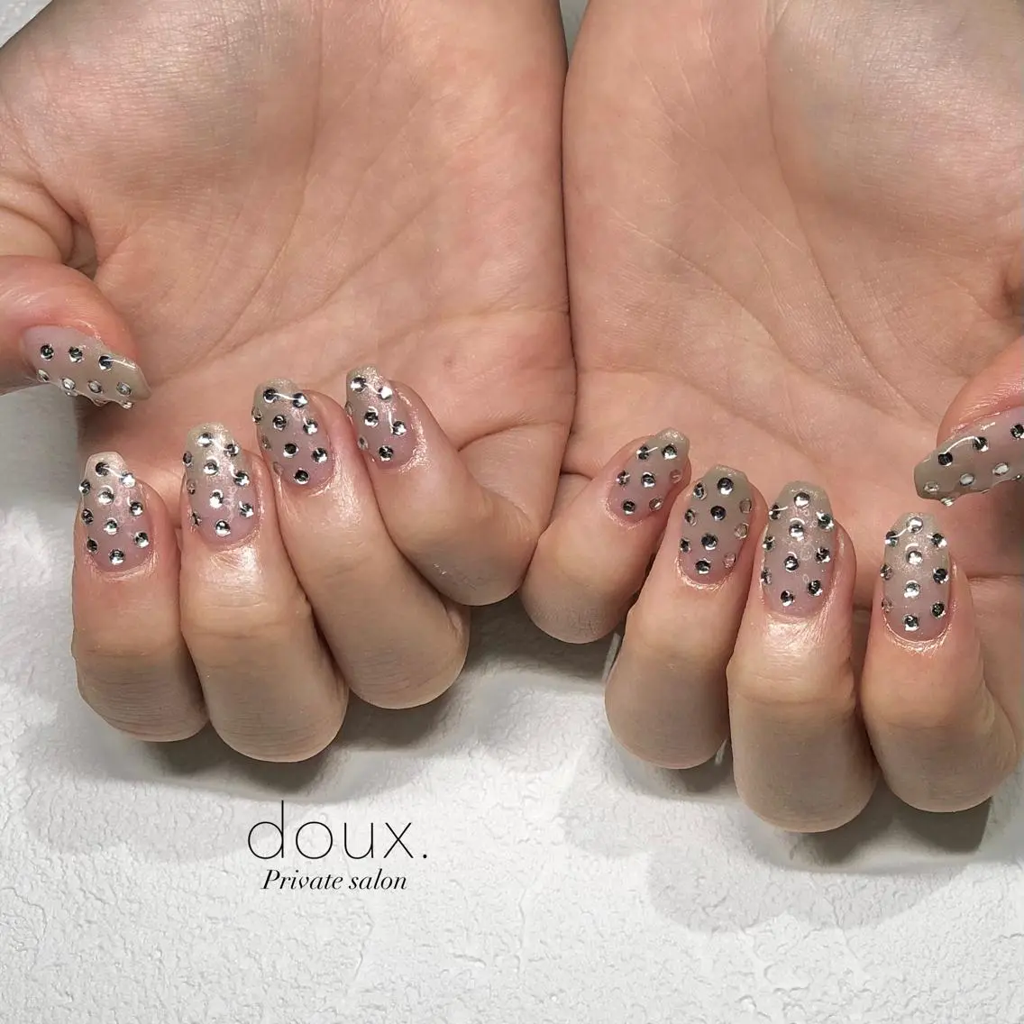 ネイル キラキラネイル ストーンネイル doux. nailのネイルデザイン