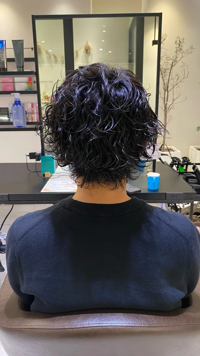 ショート パーマ メンズ メンズパーマ 波巻きパーマ スパイラルパーマ 野老 海音のヘアスタイル