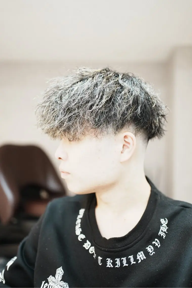 メンズ フェードカット マッシュ カット SHIZUKU スパイキーショートのヘアスタイル