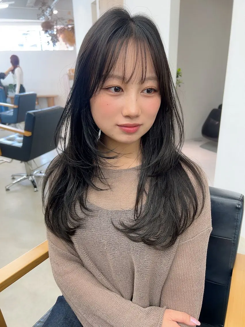 ロング レイヤーカット カット ヘアカラー トリートメント vince. moekoのヘアスタイル