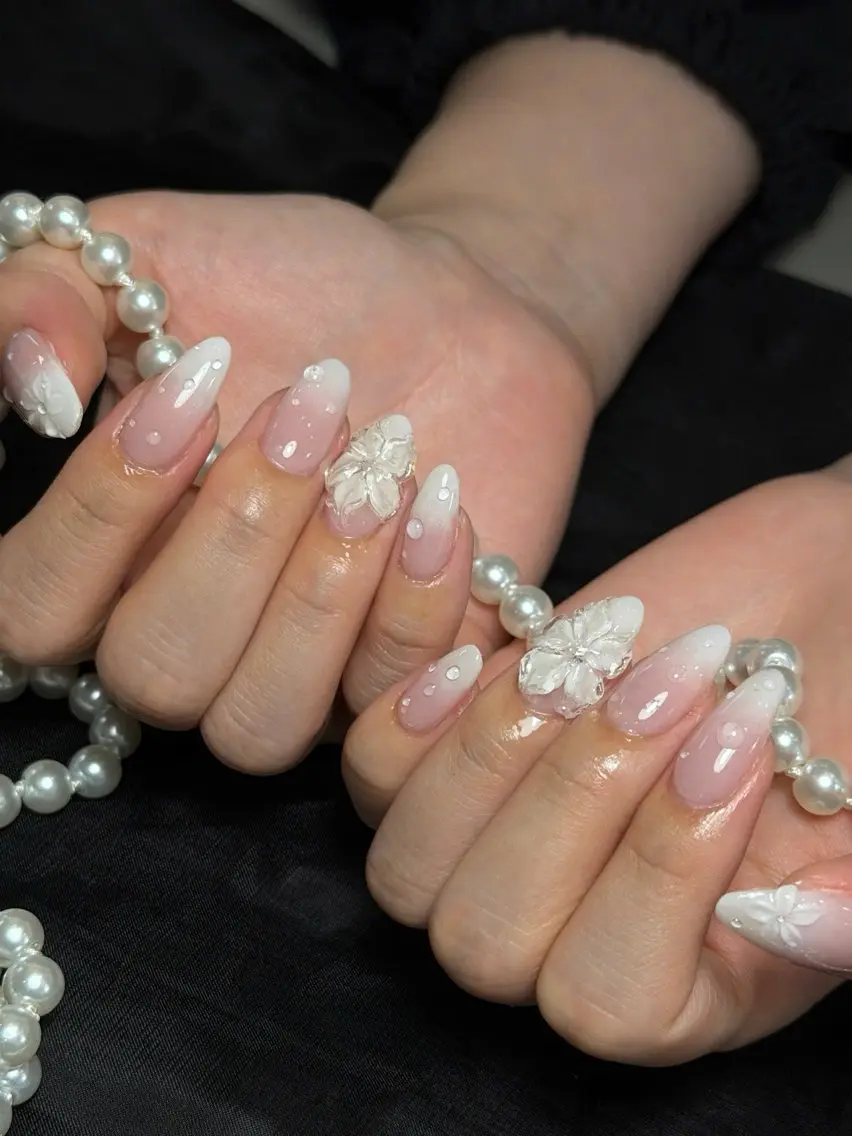 ネイル フラッシュネイル フレンチネイル グラデーション キラキラネイル 韓国ネイル ハンドネイル nyunn nailのネイルデザイン