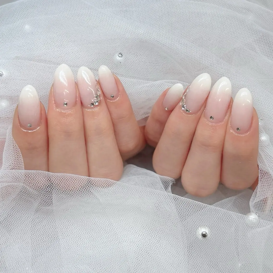 ネイル ストーンネイル ハンドネイル ハンドケア 心斎橋Salon Epokkuのネイルデザイン