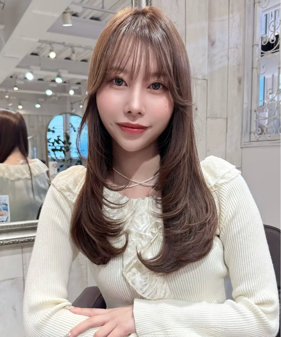 ロング カラー ロングレイヤー 韓国風ヘア レイヤーカット ロング おくれ毛 カット ヘアカラー トリートメント レイヤーカット、 大人可愛い　中村美羅のヘアスタイル