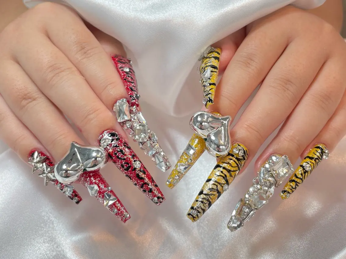 ネイル アートネイル フレンチネイル キラキラネイル 韓国ネイル 水色 ハンドネイル Rin Nail 新大久保店のネイルデザイン