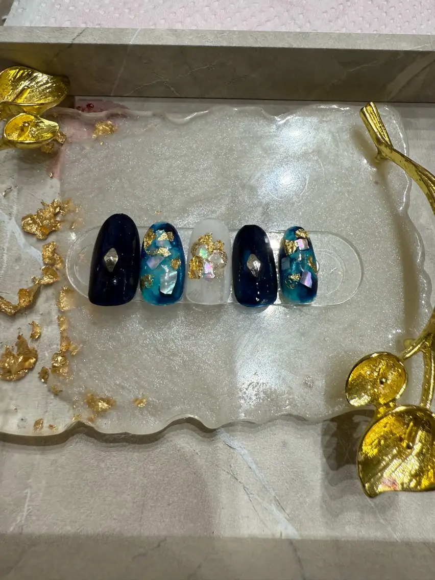 ネイル アートネイル オーロラネイル 韓国ネイル ネイビー ハンドネイル ハンドケア NailSalon✨ Écrinエクランのネイルデザイン