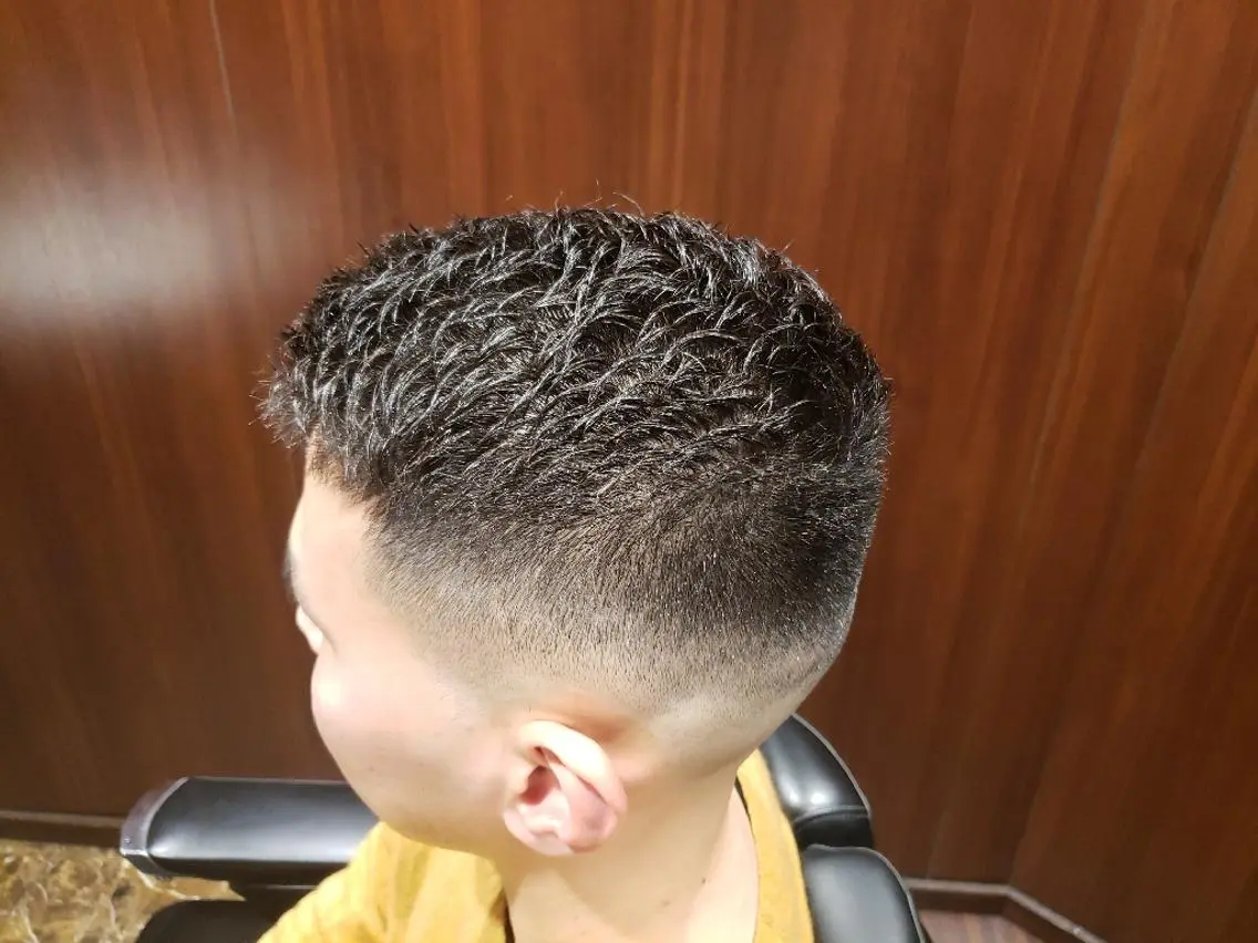 ショート メンズ ヘアアレンジ パーマ フェードカット スキンフェード barber shopのヘアスタイル