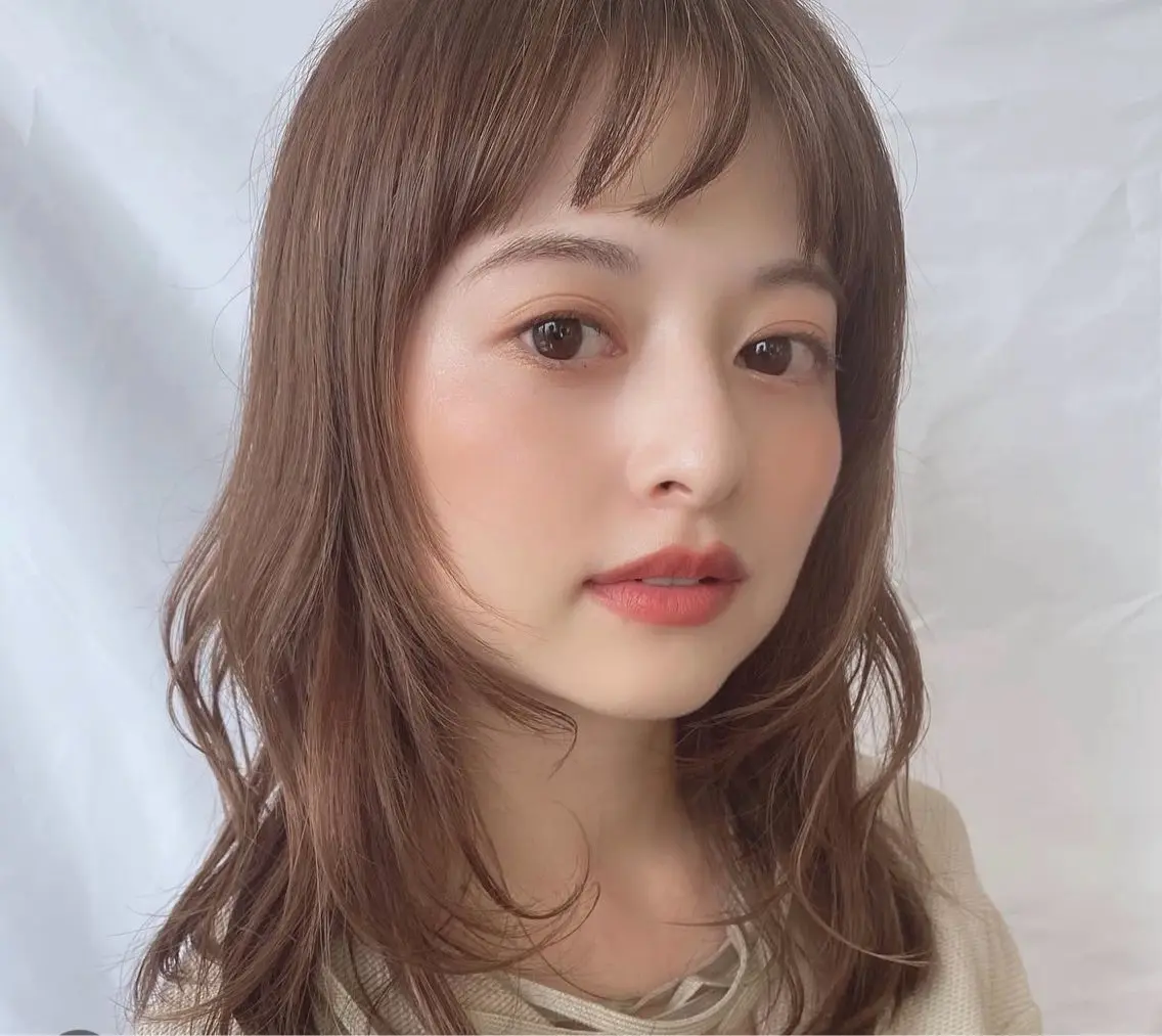 セミロング ヘアカラー 古山 瞳のヘアスタイル