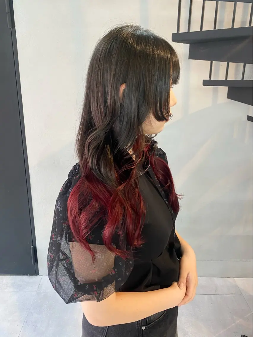 ロング カラー ブリーチ デザインカラー イヤリングカラー インナーカラー レッドカラー 柏 デザインカラー/ レイヤー🐣シオリのヘアスタイル