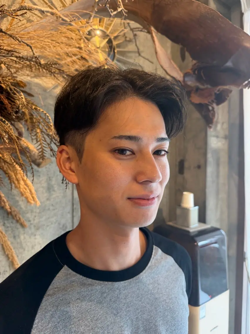 ショート メンズ センターパート カット ヘッドスパ ISAMU メンズ／透明感カラーのヘアスタイル