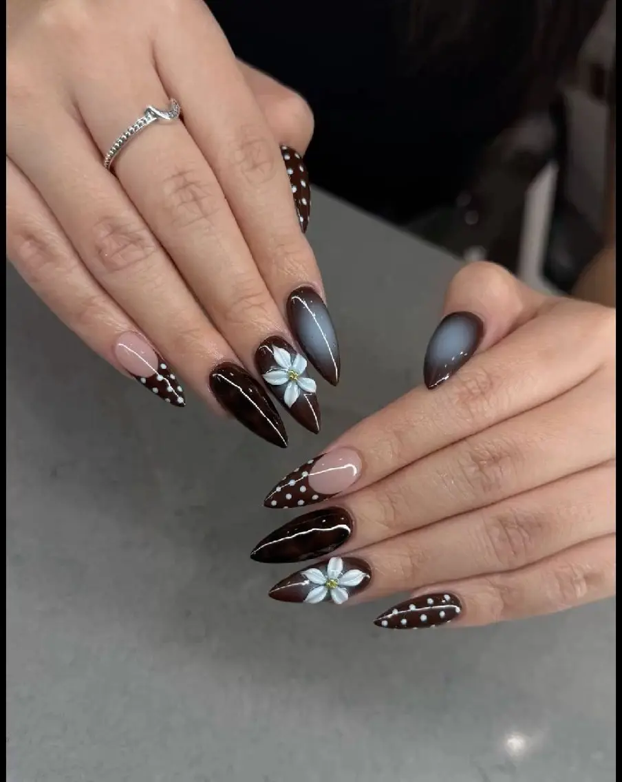 ネイル チークネイル フレンチネイル ジェルネイル ガーリー キラキラネイル ハンドネイル UM Nail Salonのネイルデザイン