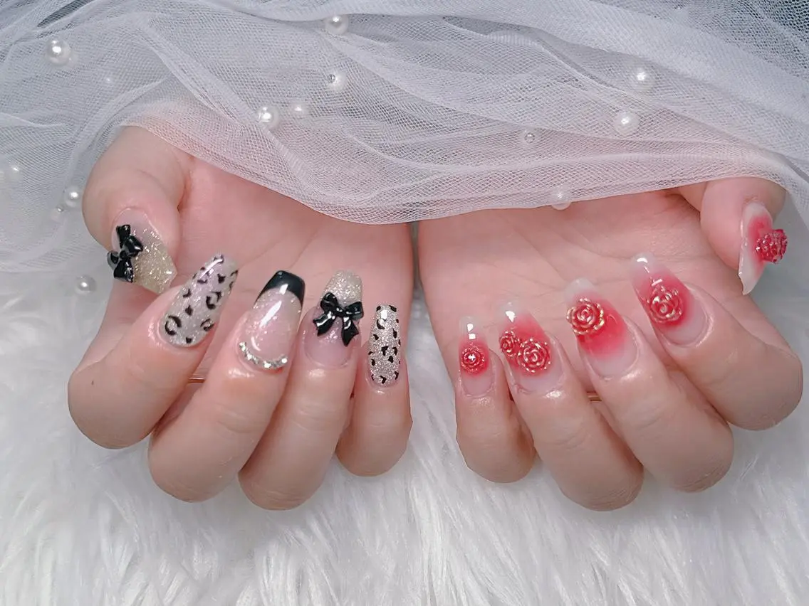 ロング カラー グラデーションカラー 韓国風ヘア ハンドネイル Bling Salonのネイルデザイン