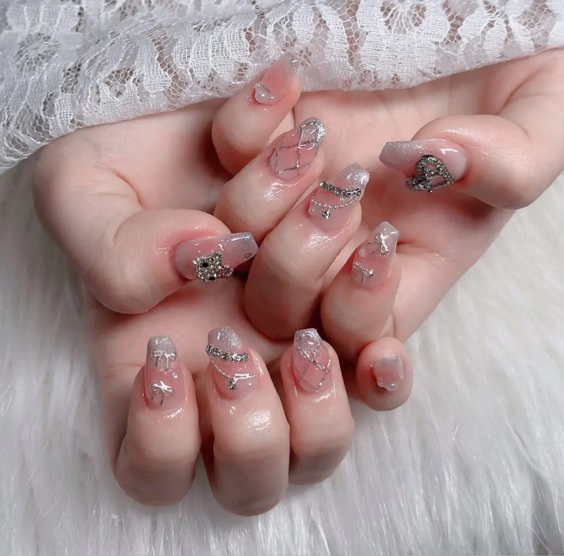 ネイル オーロラネイル フレンチネイル ジェルネイル ハロウィン キラキラネイル H.baby Nail Salonのネイルデザイン