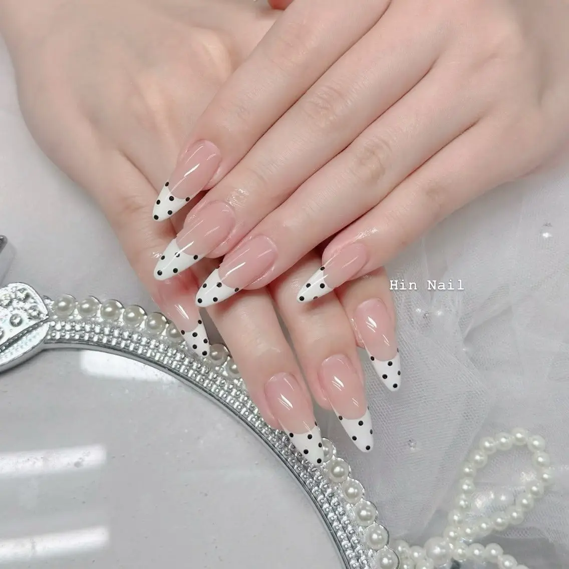 ネイル チークネイル ドット フットネイル フレンチネイル グラデーション ハンドネイル HIN NAILのネイルデザイン