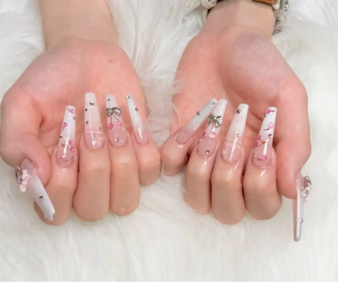 ネイル オーロラネイル チークネイル フットネイル フレンチネイル ジェルネイル ハンドネイル Nichi Nailsのネイルデザイン