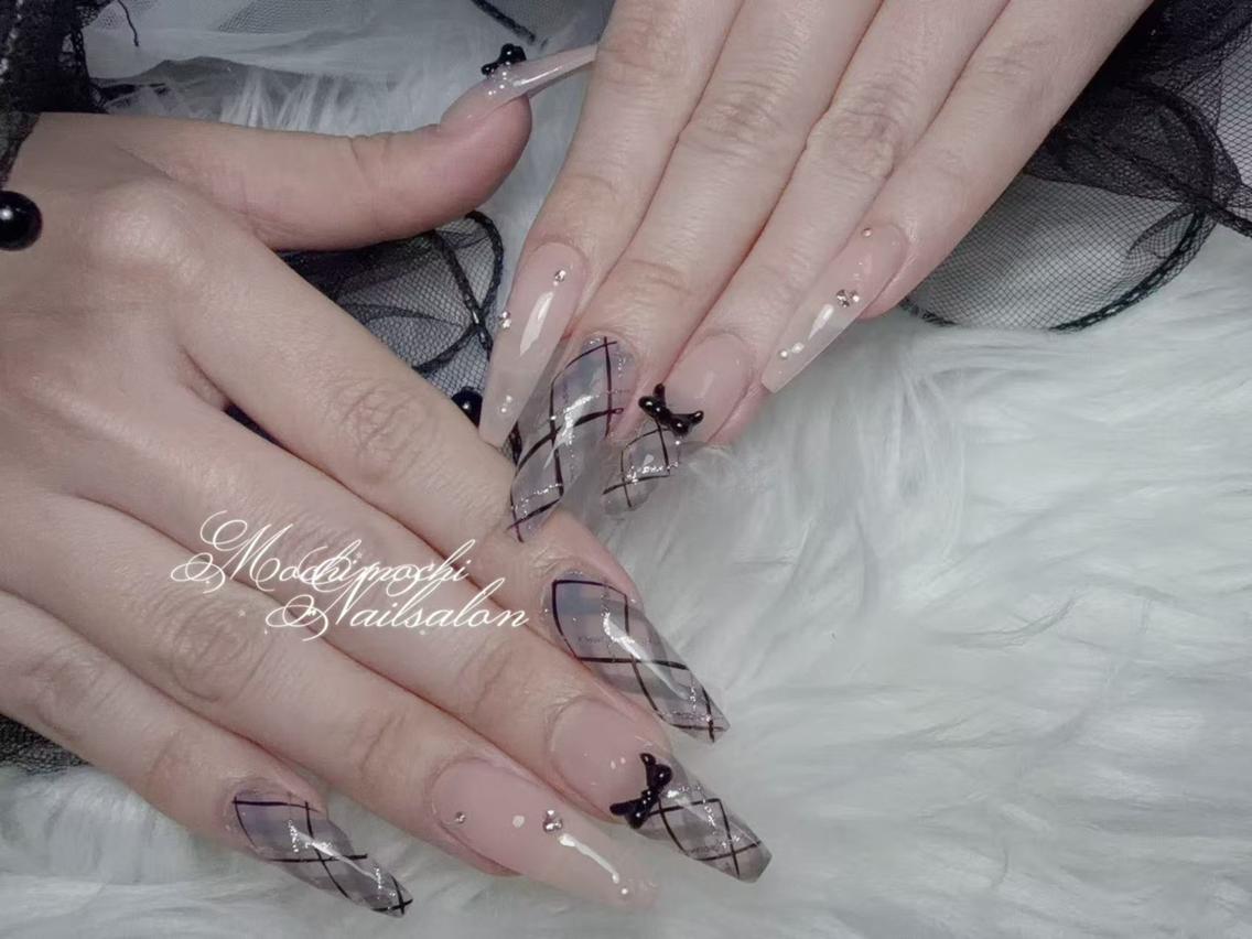 ネイル 長さ出し キラキラネイル 韓国ネイル ロングネイル マグネットネイル ハンドネイル ハンドケア KTNail 🎀 長さ出し専門店のネイルデザイン