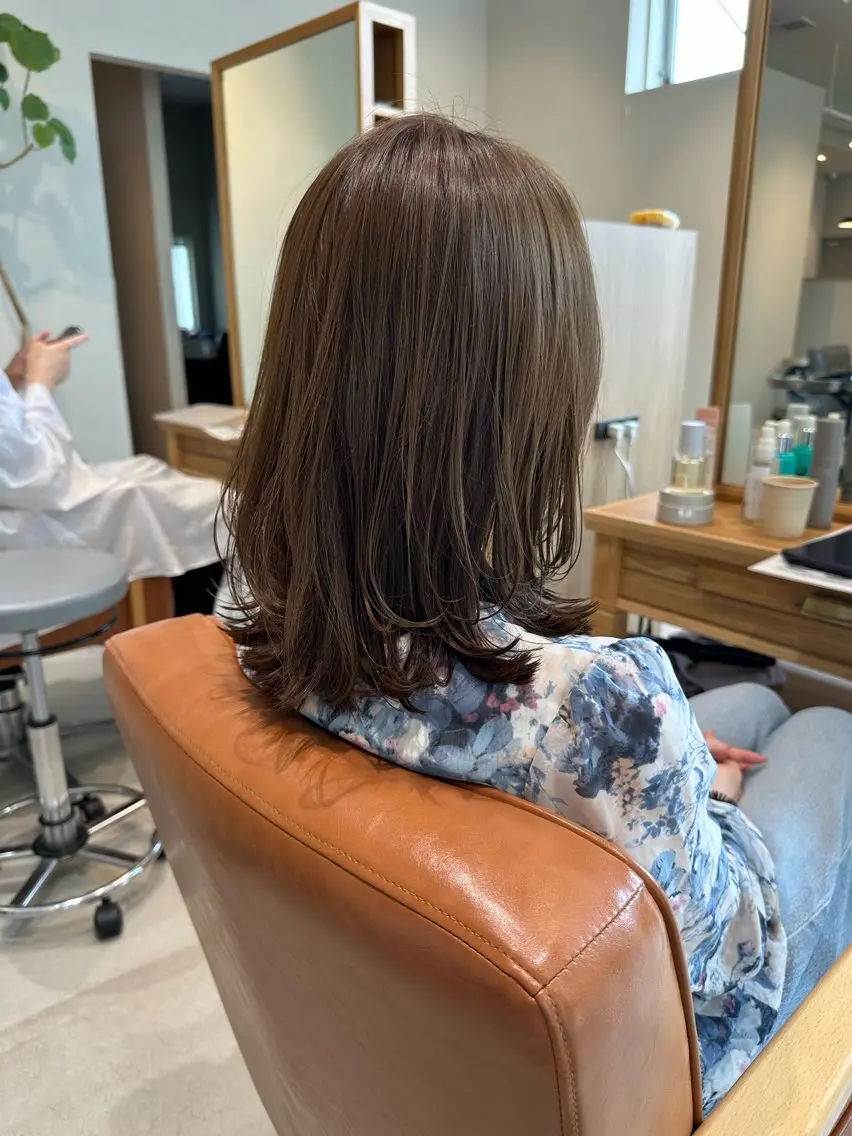 セミロング カラー アッシュ ベージュカラー レイヤーカット 永野真也 透明感カラー🪞のヘアスタイル