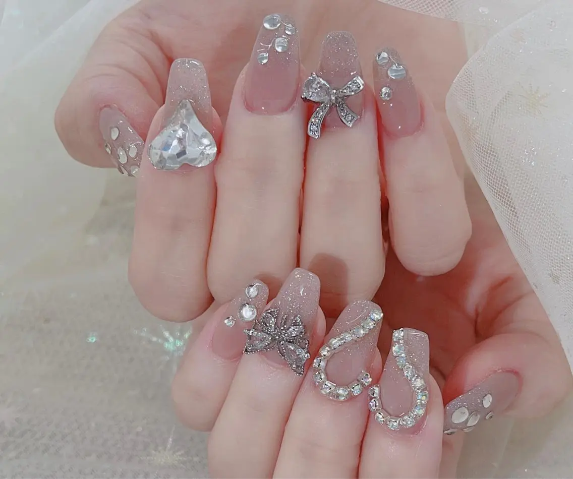 ネイル ハンドネイル Queens ciciのネイルデザイン
