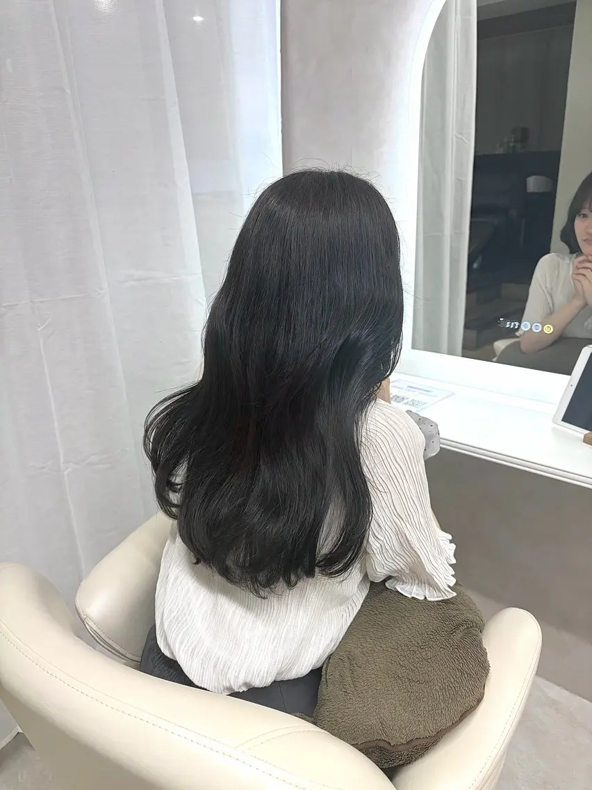 ロング カラー Anri /カラーリストのヘアスタイル