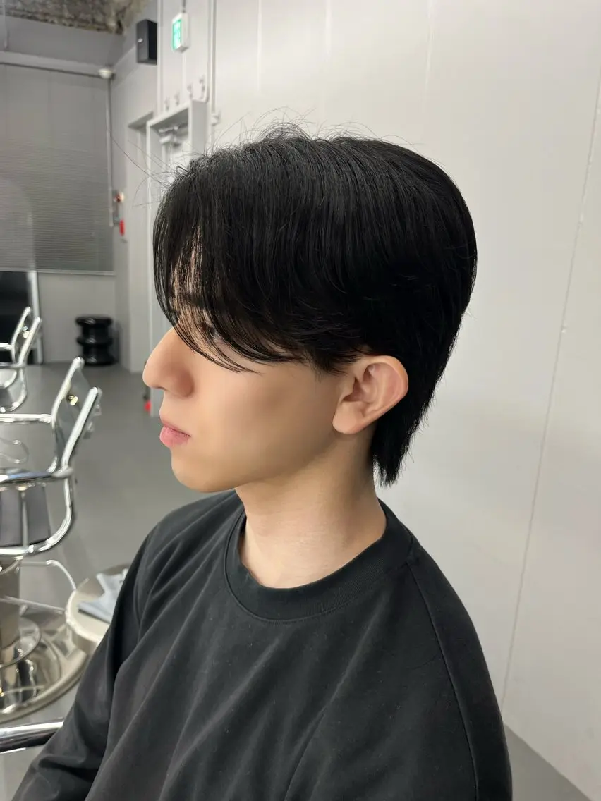 メンズ アイブロウ センターパート メンズ韓国風 カット アイカ🐺 メンズ韓国ヘアのヘアスタイル