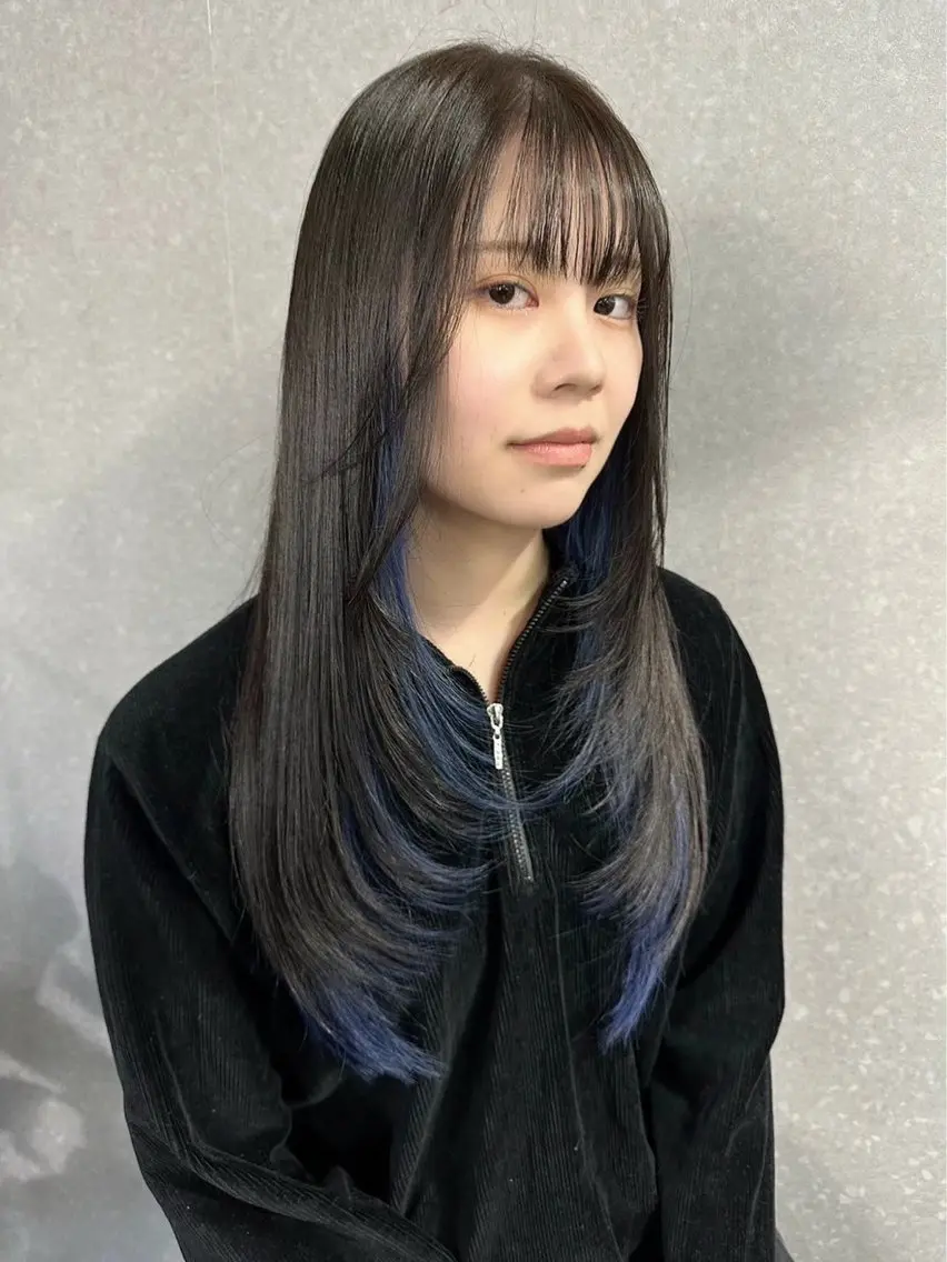 ロング カラー インナーカラー レイヤーカット est-r. Shionのヘアスタイル