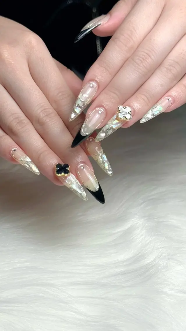 ネイル フレンチネイル キラキラネイル 韓国ネイル ミラーネイル ワンホンネイル nailsalon ChuColaのネイルデザイン