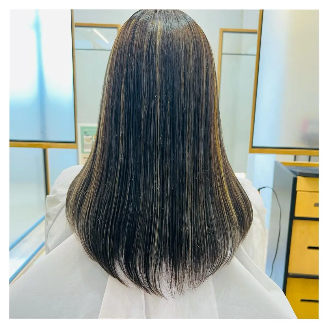 ロング カラー ハイライトカラー ハイライト まちだ ひとみのヘアスタイル