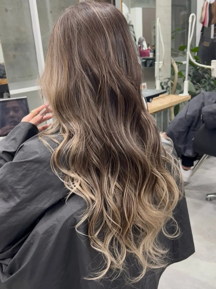 ロング カラー バレイヤージュ レイヤーカット welring hair salonのヘアスタイル