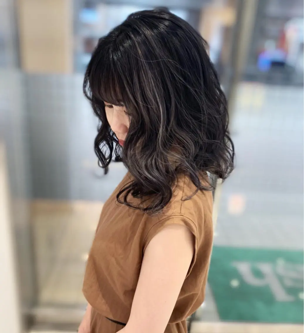 ミディアム カラー ハイライトカラー ハイライト ヘアカラー ブリーチ/バレイヤ ージュ川端裕司のヘアスタイル