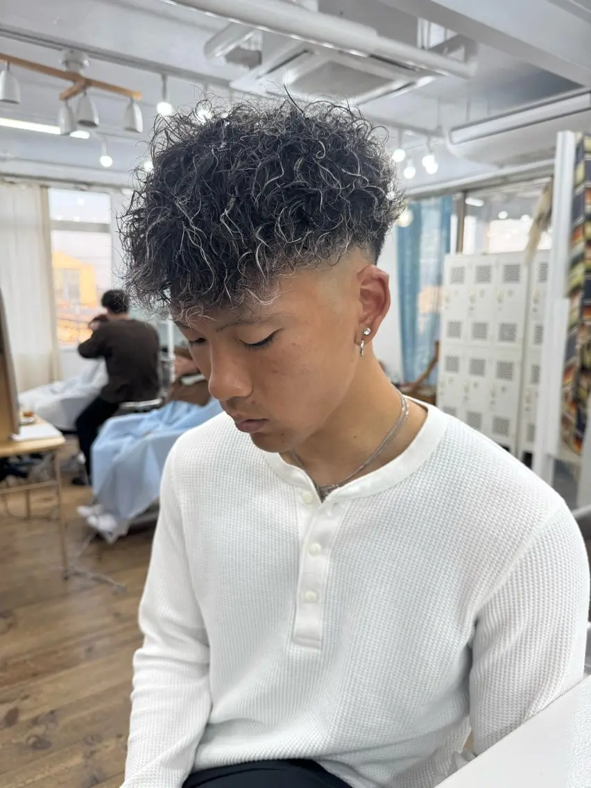 ショート カラー パーマ メンズ メンズメッシュ メンズパーマ メッシュ カット ヘアカラー パーマ メンズ特化サロン ユウヘイのヘアスタイル
