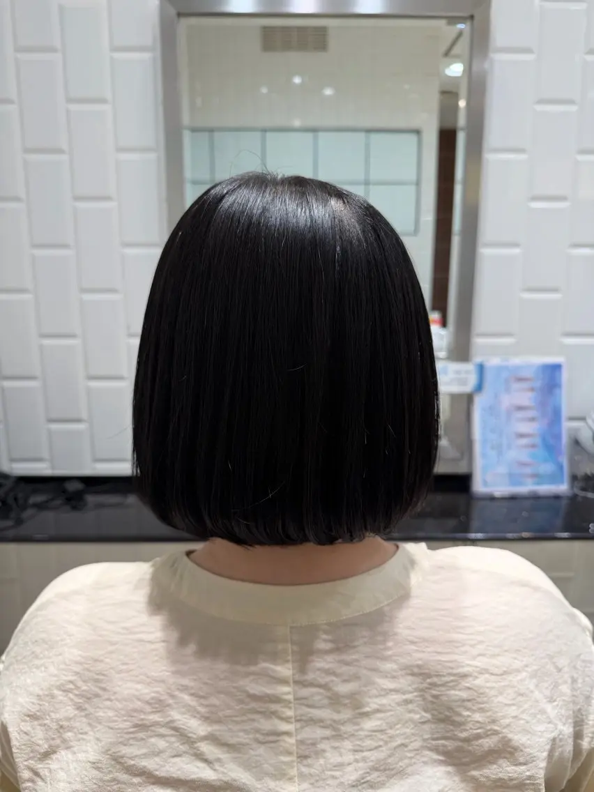 ミディアム 岡 咲穂のヘアスタイル
