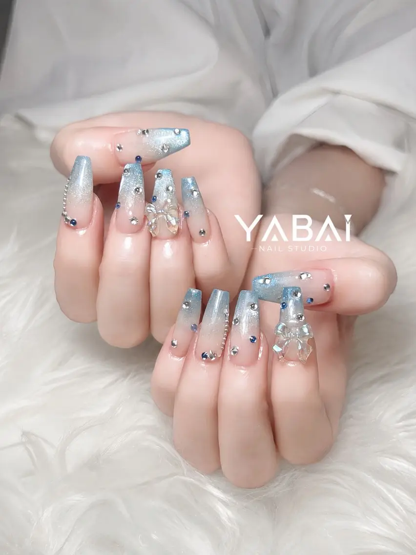 ネイル オーロラネイル ブルー グラデーション キラキラネイル ラメ(グリッター) YABAI NailStudioのネイルデザイン