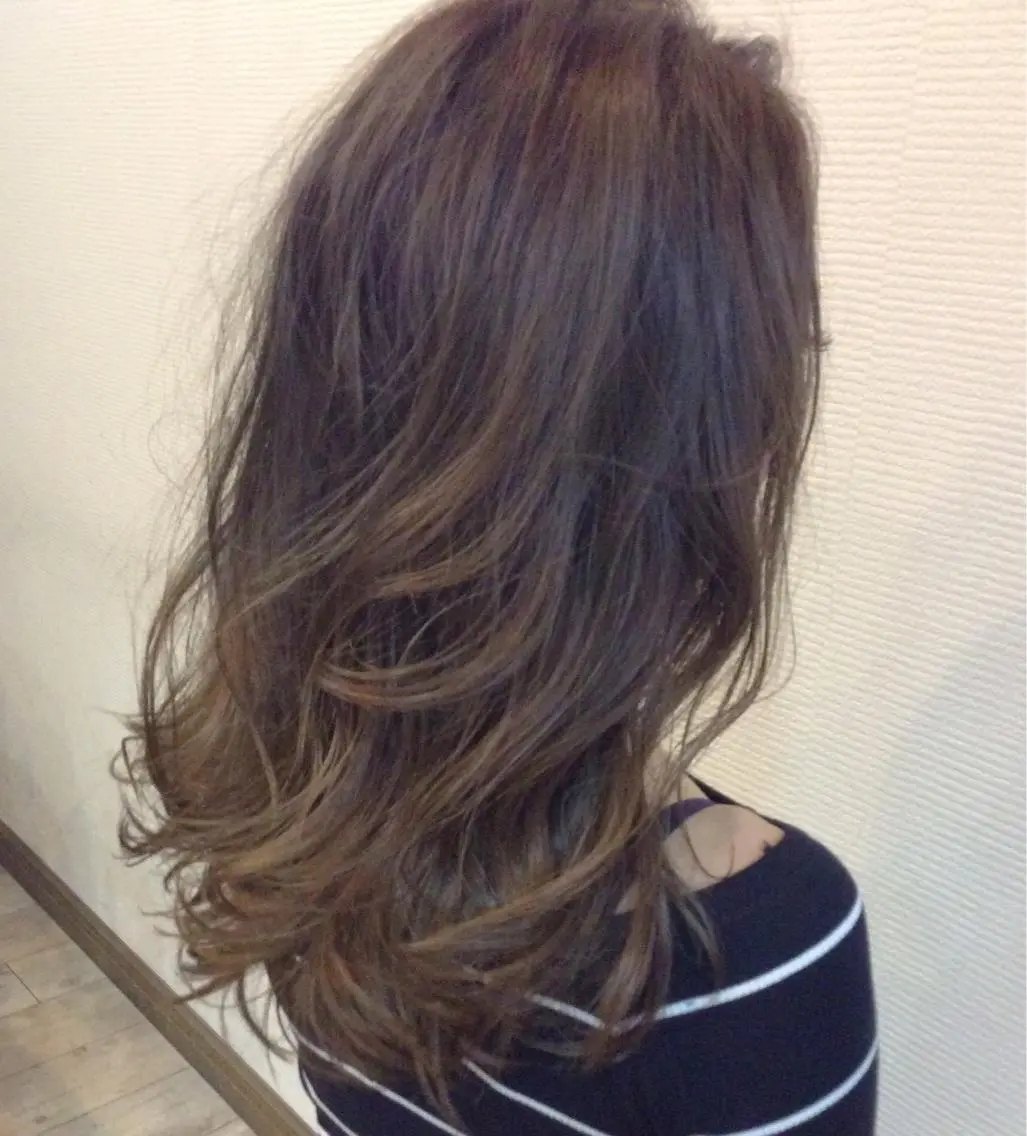 セミロング カラー ベージュカラー フォギーベージュ グラデーションカラー 日比 貴大/ minim hairのヘアスタイル