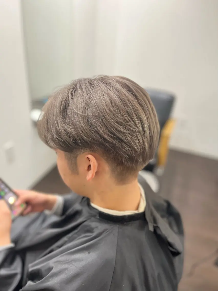 カラー ベージュカラー ブリーチ 透明感カラー ミルクティーベージュ 青木 拓斗のヘアスタイル