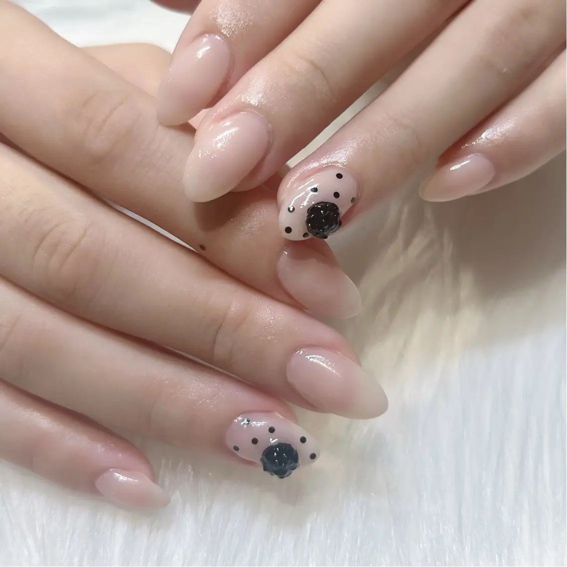 ネイル アートネイル ドット ガーリー 韓国ネイル 持ち込み KOKONA 🎀のネイルデザイン