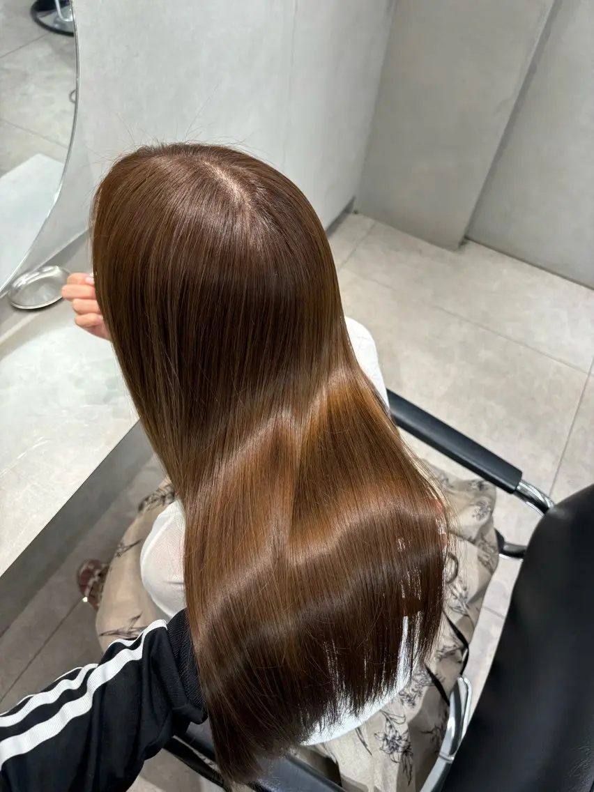 セミロング カラー ブリーチ ブラウンカラー ダブルカラー ミルクティーブラウン ブリーチなしカラー emi 韓国ワンホンヘアのヘアスタイル