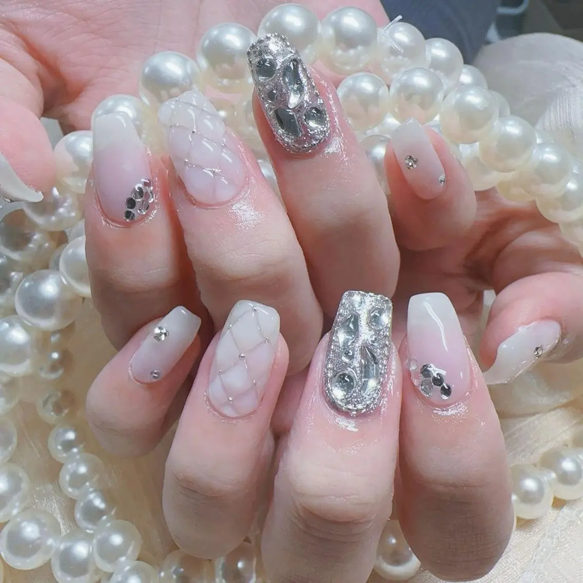 ネイル 長さ出し フレンチネイル キラキラネイル マグネットネイル ニュアンスネイル Lucky nail salonのネイルデザイン