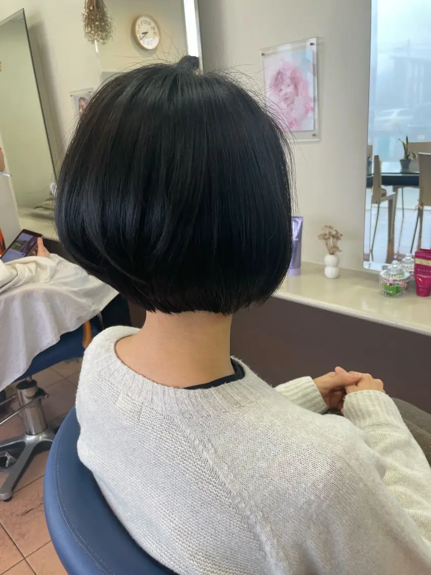 ショート ボブ attrice杉山 綾乃のヘアスタイル