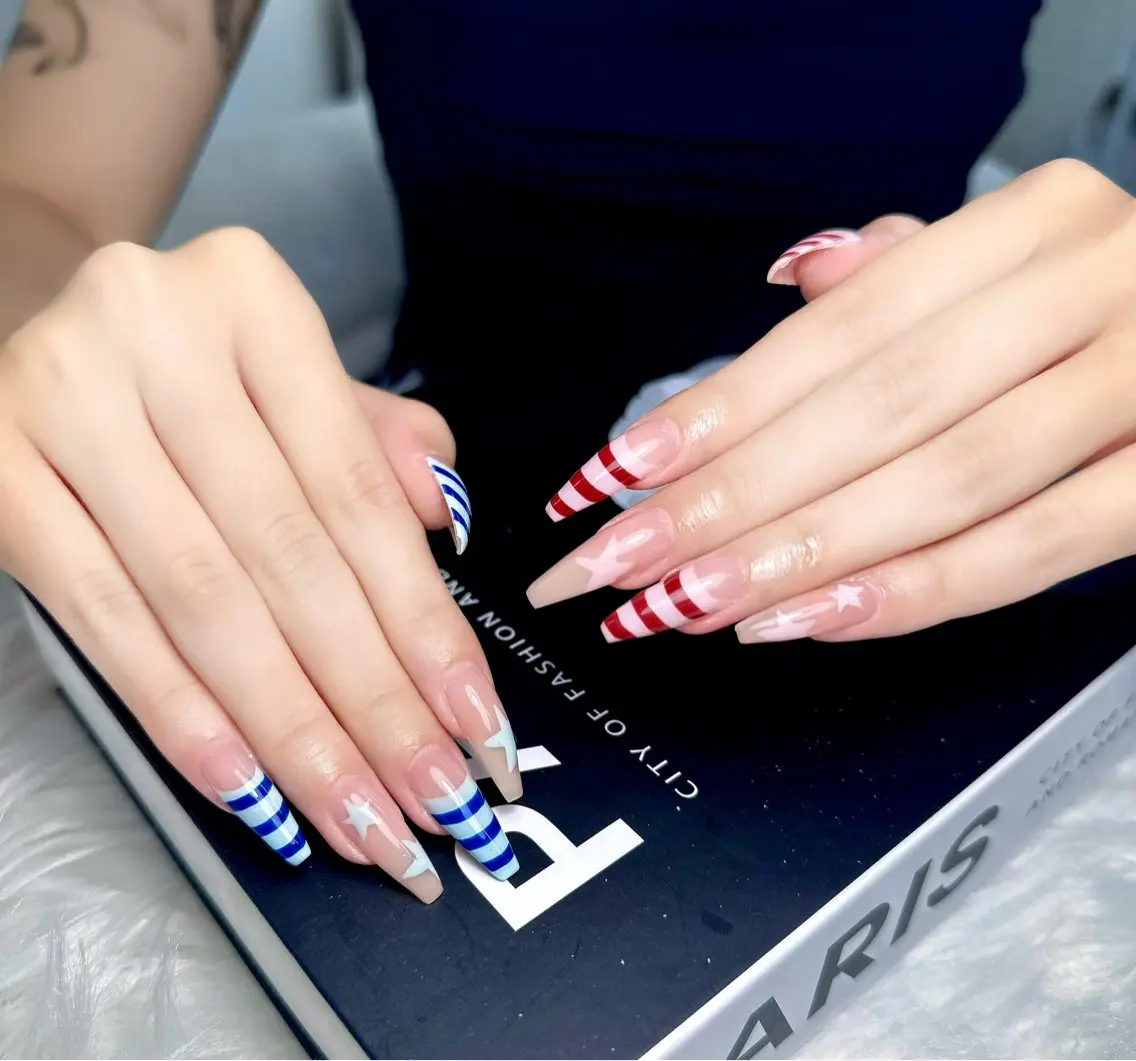 ネイル オーロラネイル チークネイル フラッシュネイル フレンチネイル ジェルネイル ハンドネイル ハンドケア Miyu Nail Nambaのネイルデザイン