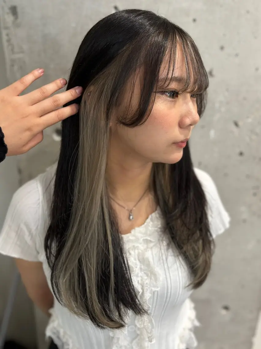 カラー ブリーチ グレージュ オリタ ルカのヘアスタイル