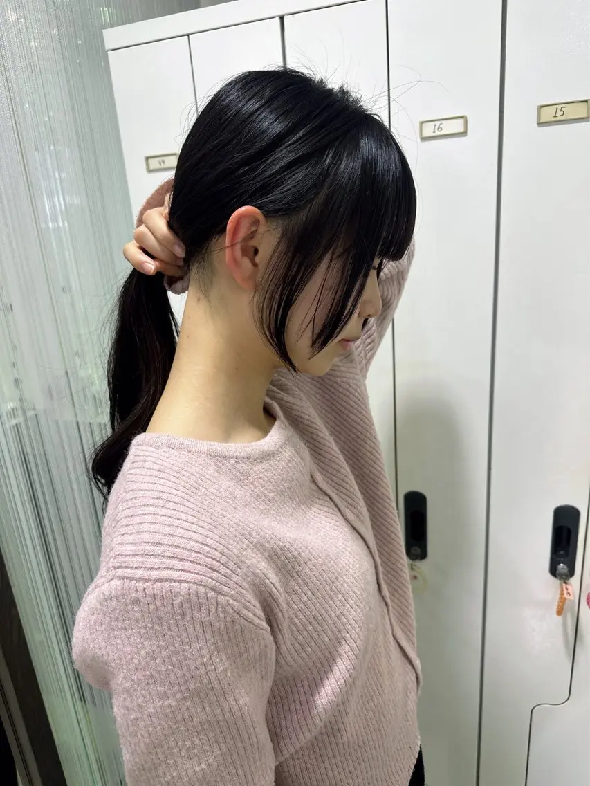 ロング 木曜日空きあり‼️ 艶々カラー🩷のヘアスタイル