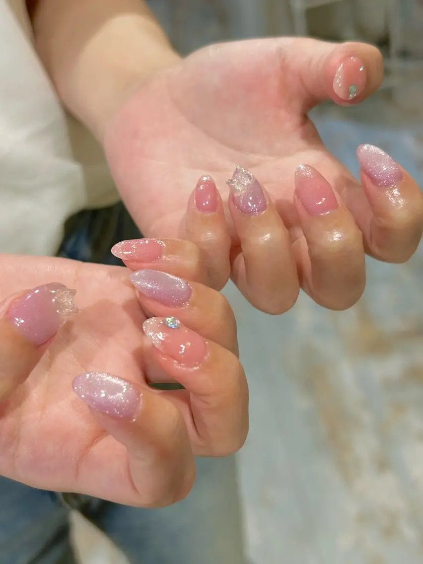 ネイル フレンチネイル キラキラネイル 持ち込み オフィスネイル ピンク ハンドネイル Lily nailのネイルデザイン