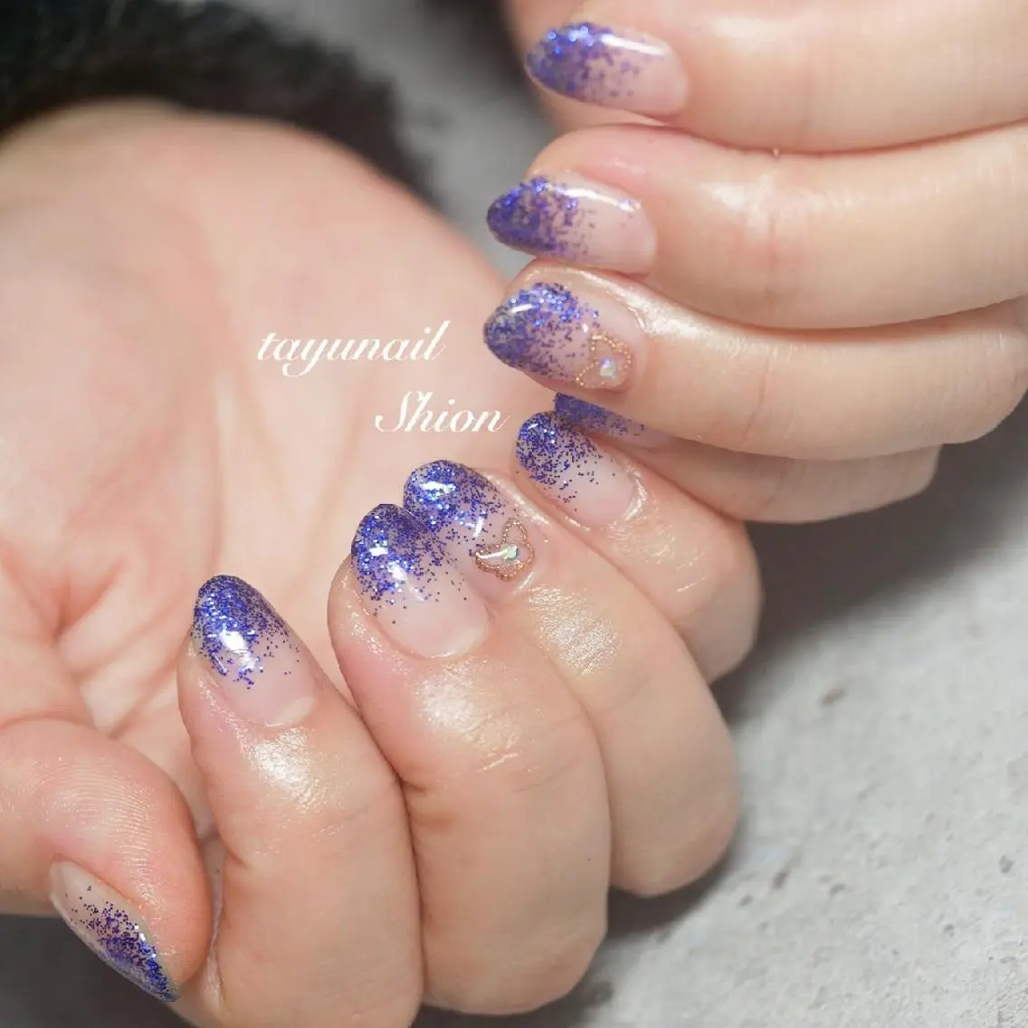 ネイル ブルー ジェルネイル グラデーション ラメ(グリッター) ラメグラデーション ネイルサロン 【たゆnail】のネイルデザイン