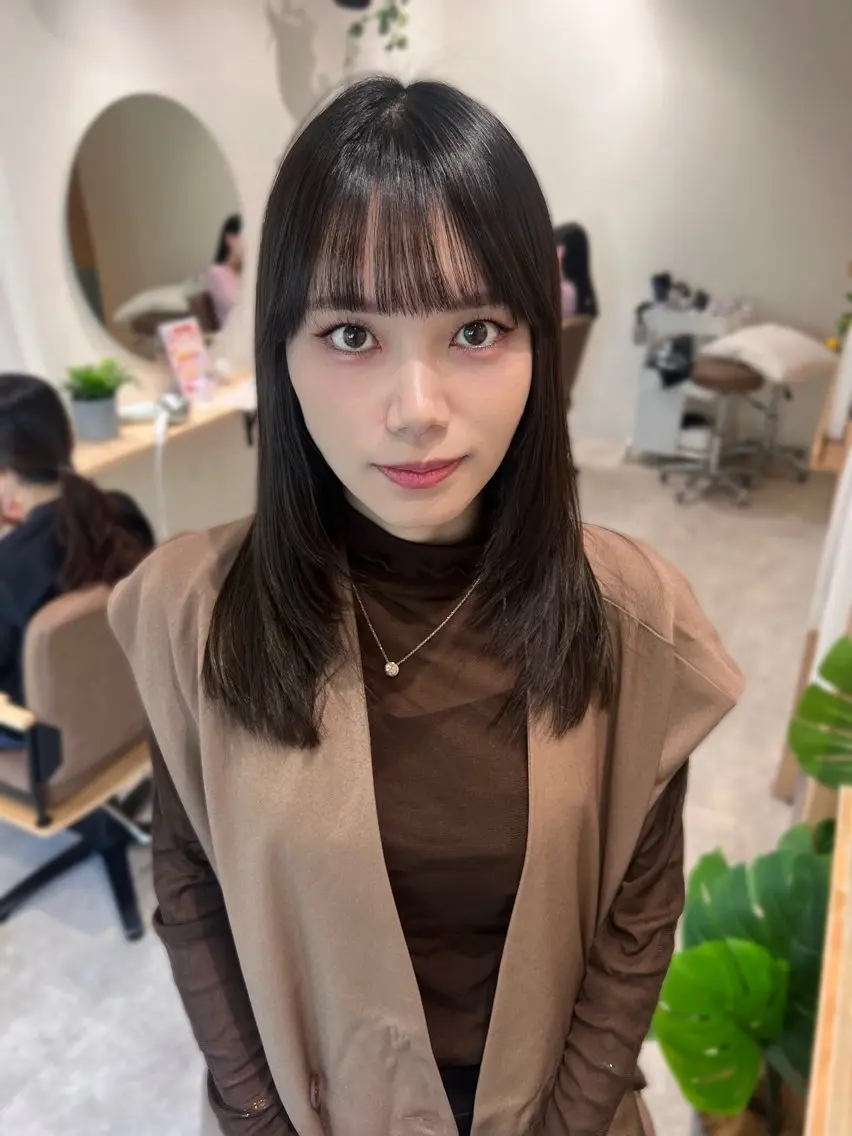 ミディアム レイヤーカット カット ヘアカラー Day .1のヘアスタイル