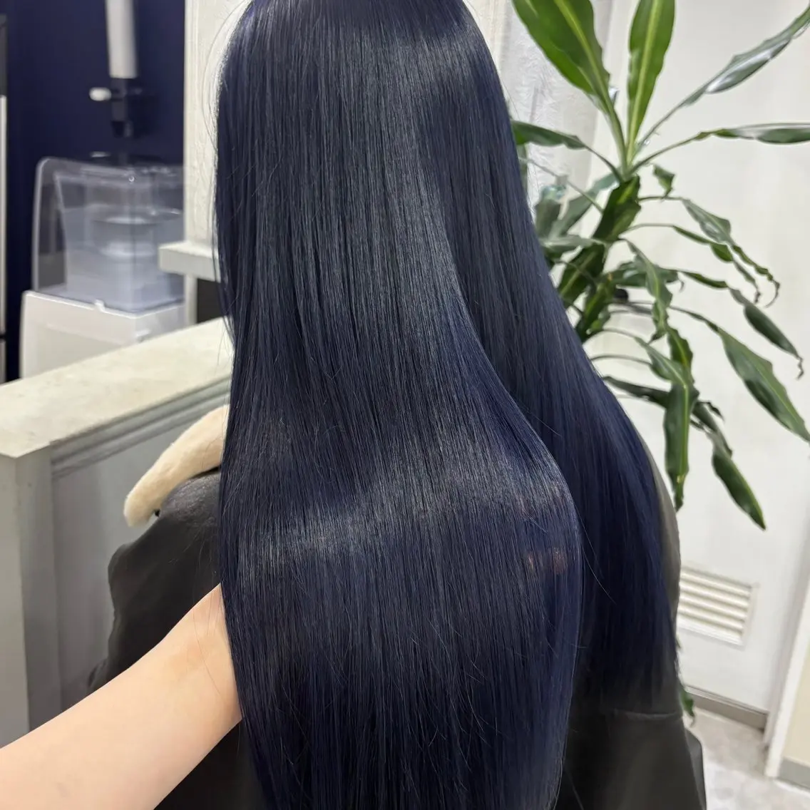 ロング カラー ブルーカラー ダブルカラー ネイビーカラー 女性艶髪マンツーマン YUKIのヘアスタイル