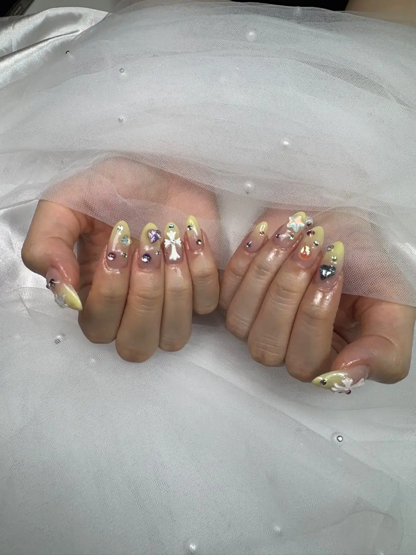 ネイル アートネイル チークネイル ドット フットネイル フレンチネイル ハンドネイル Queeens nailのネイルデザイン
