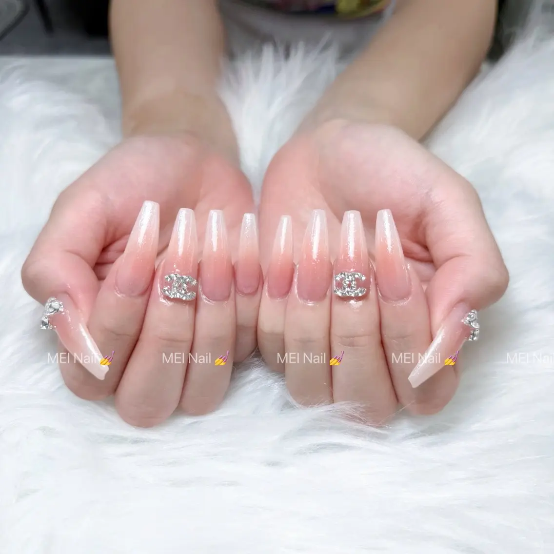 ネイル フレンチネイル キラキラネイル 韓国ネイル シンプルネイル ワンホンネイル ハンドネイル MEI Nailのネイルデザイン